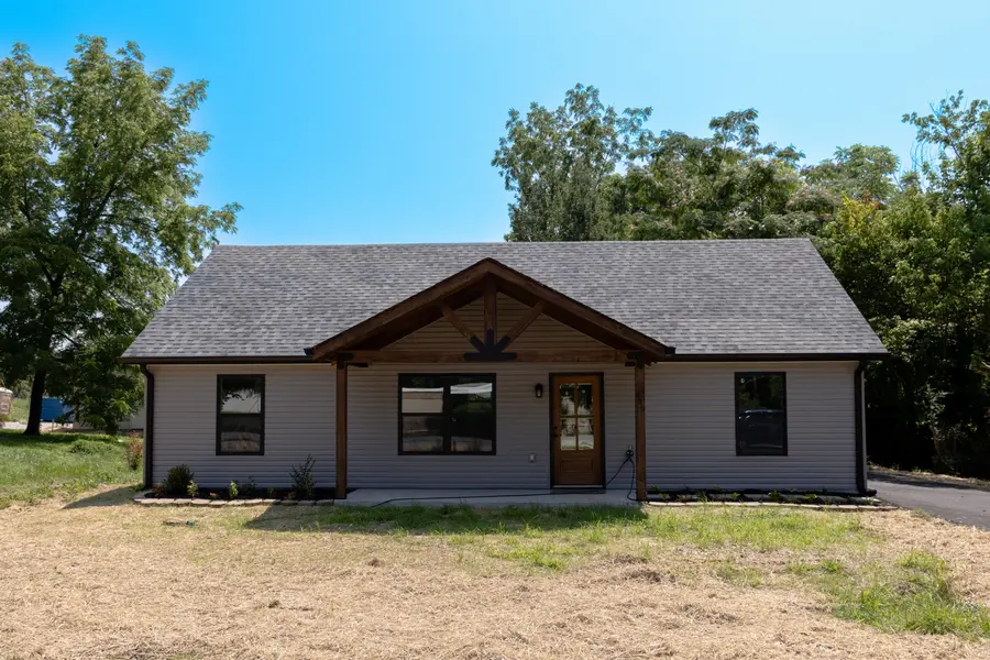 249 N Walnut St, Hohenwald, TN 38462
