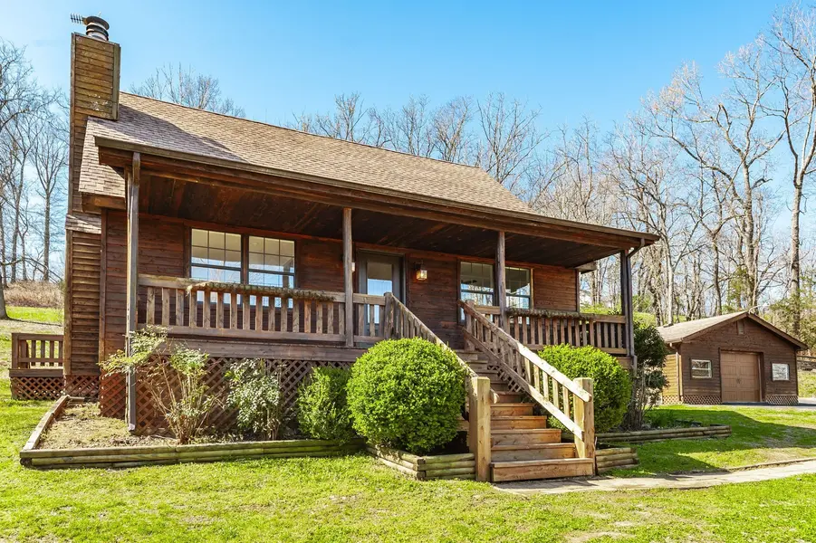 655 Cummings Ln, Cottontown, TN 37048