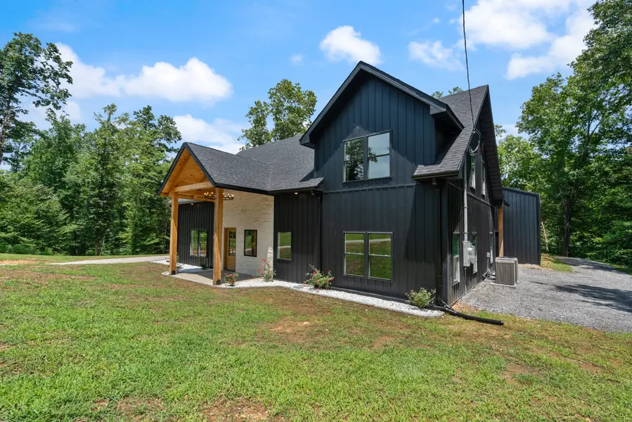 7922 E Plunders Creek Rd, Dickson, TN 37055