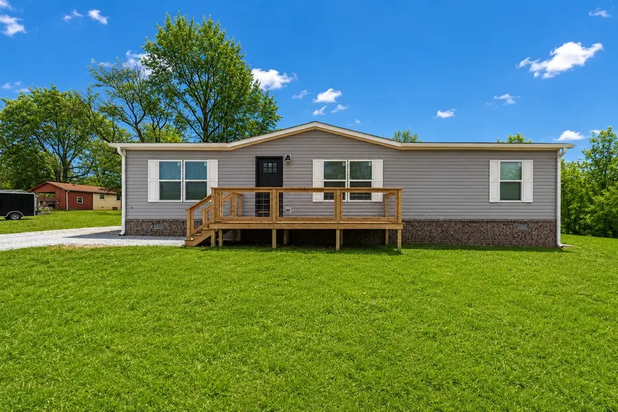 1 Old Jackson Rd, Trenton, TN 38382