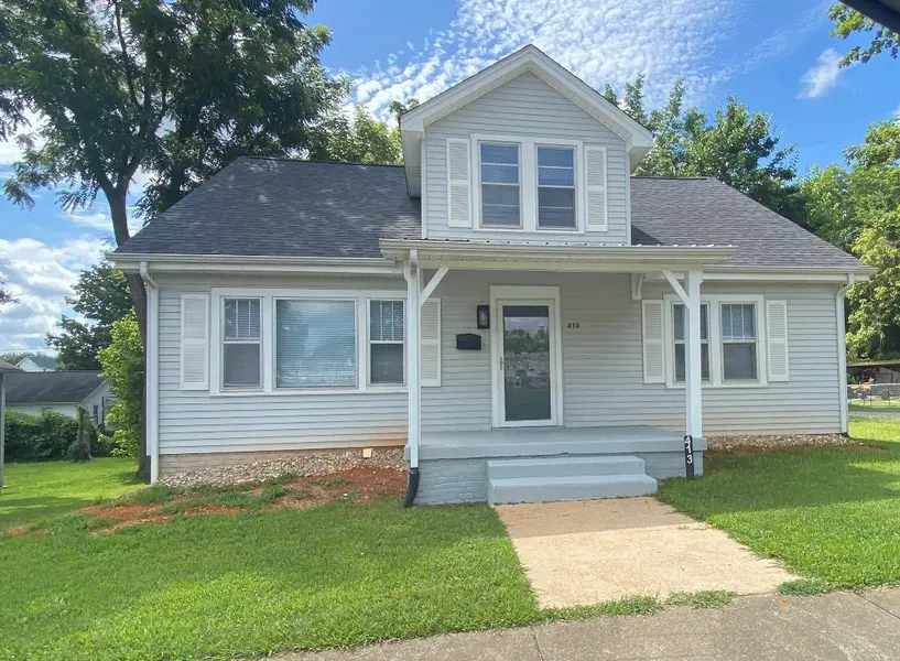 413 N Charlotte St, Dickson, TN 37055