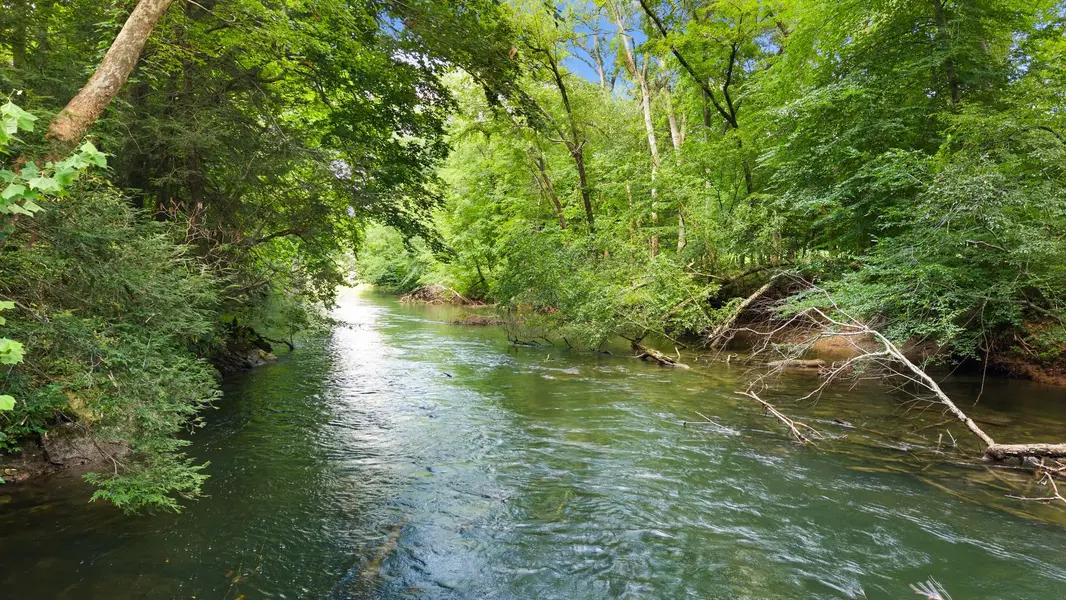 800 Reynolds Bridge Rd, Benton, TN 37307