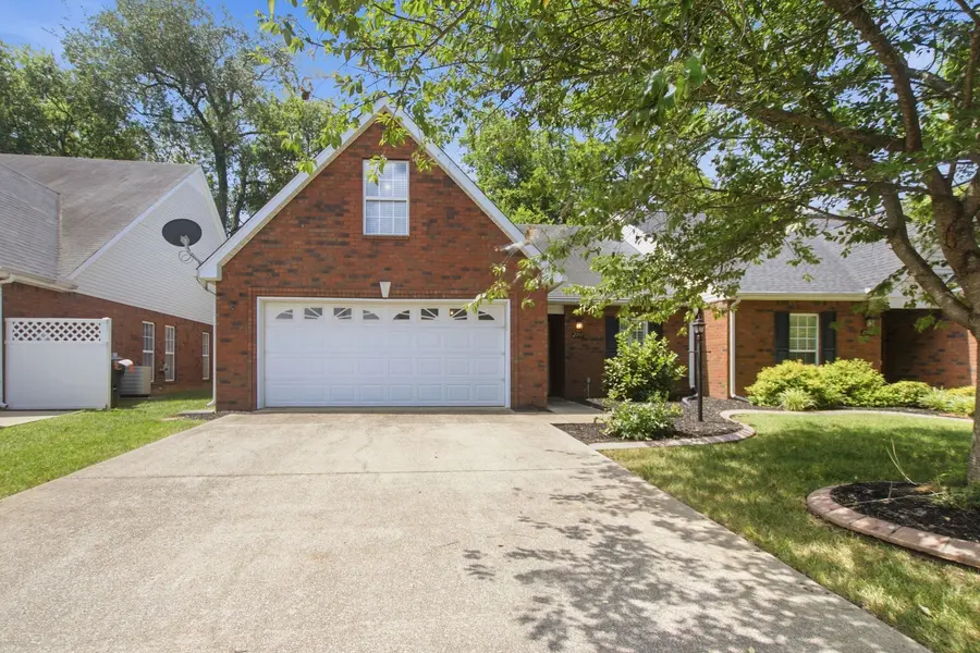 2747 Stonehedge Dr, Murfreesboro, TN 37128