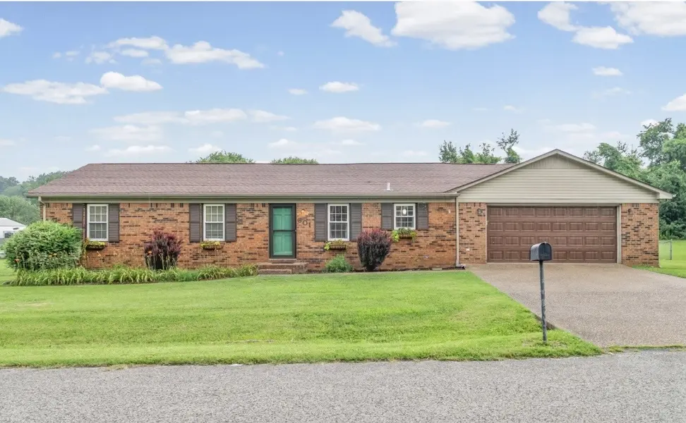 601 Pineridge Dr, Hopkinsville, KY 42240