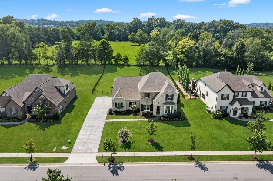 1127 Madison Mill Dr, Nolensville, TN 37135