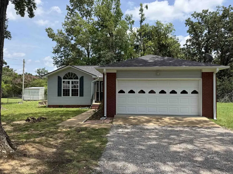 155 WILLOW ST, Savannah, TN 38372