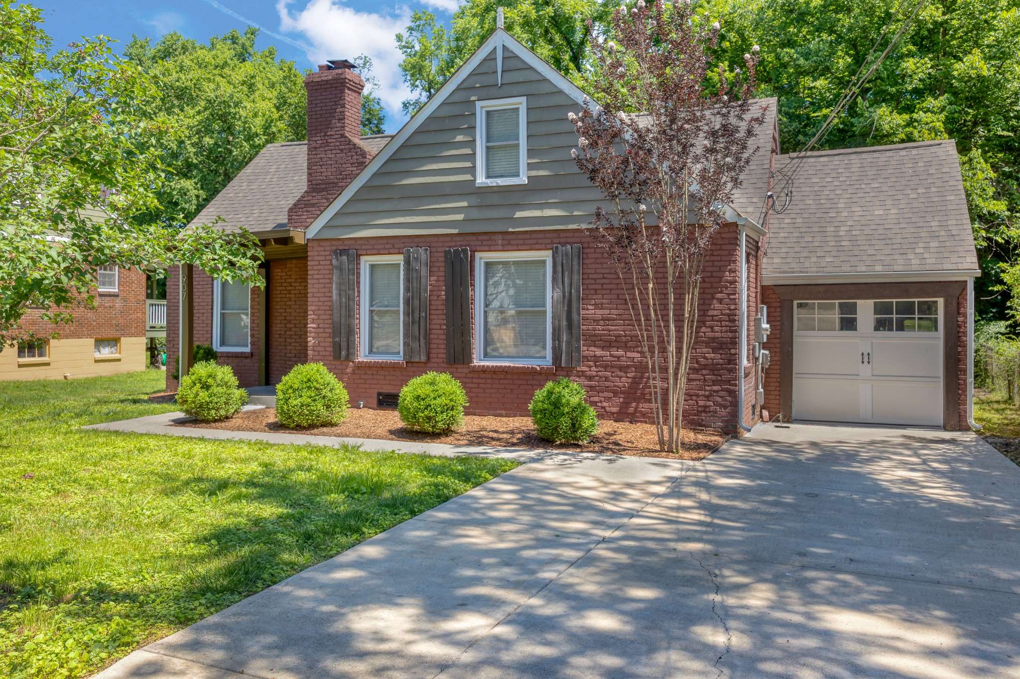 907 Burchwood Ave, Nashville, TN 37216