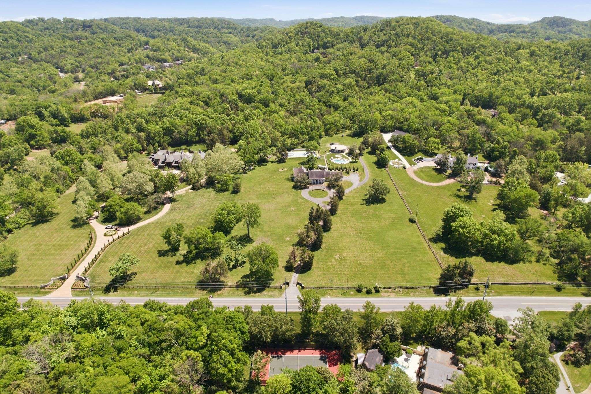 5840 Hillsboro Pike, Nashville, TN 37215