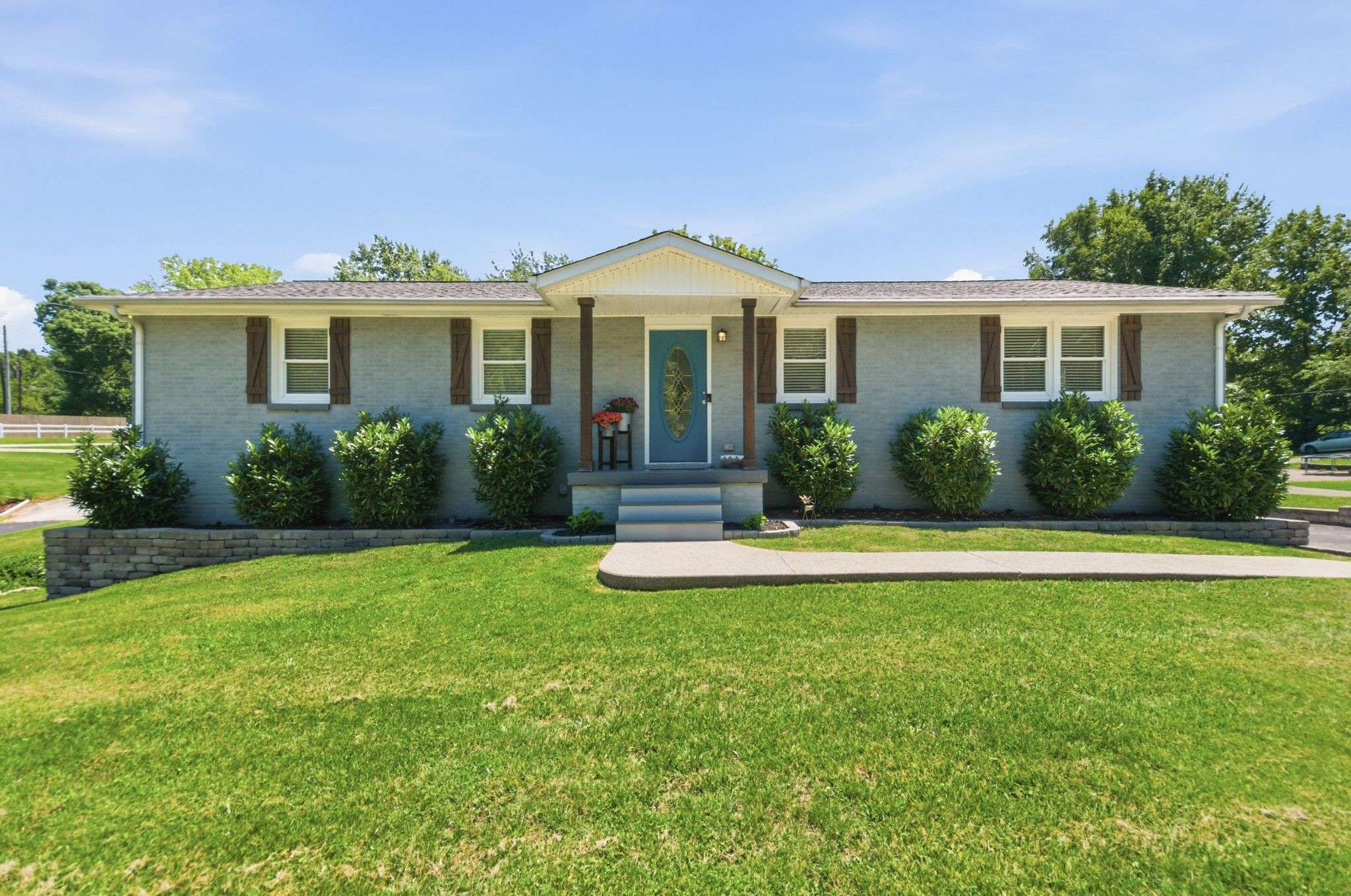 307 S Hummingbird Ln, Dickson, TN 37055