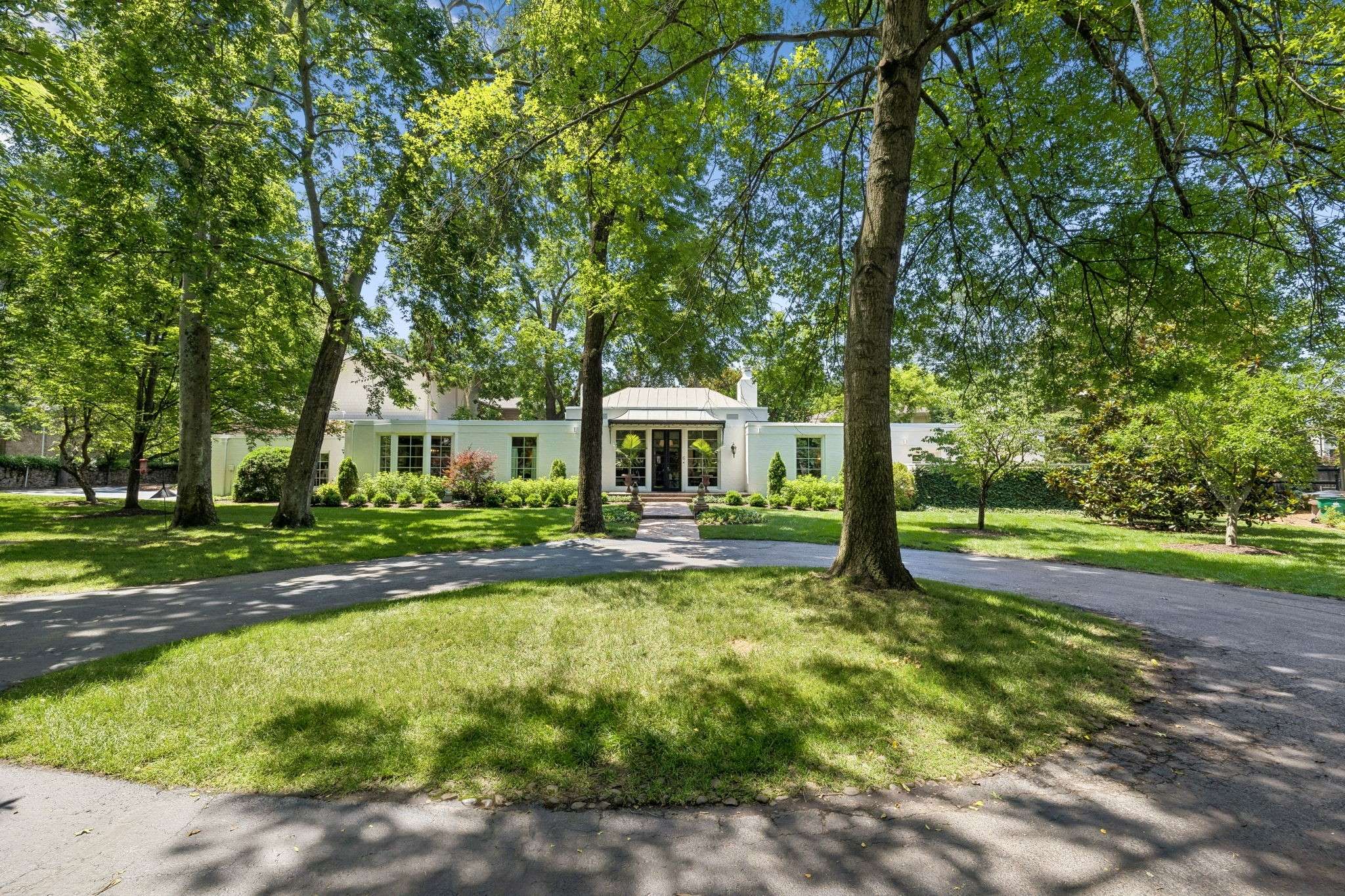 2200 Harding Pl #6, Nashville, TN 37215