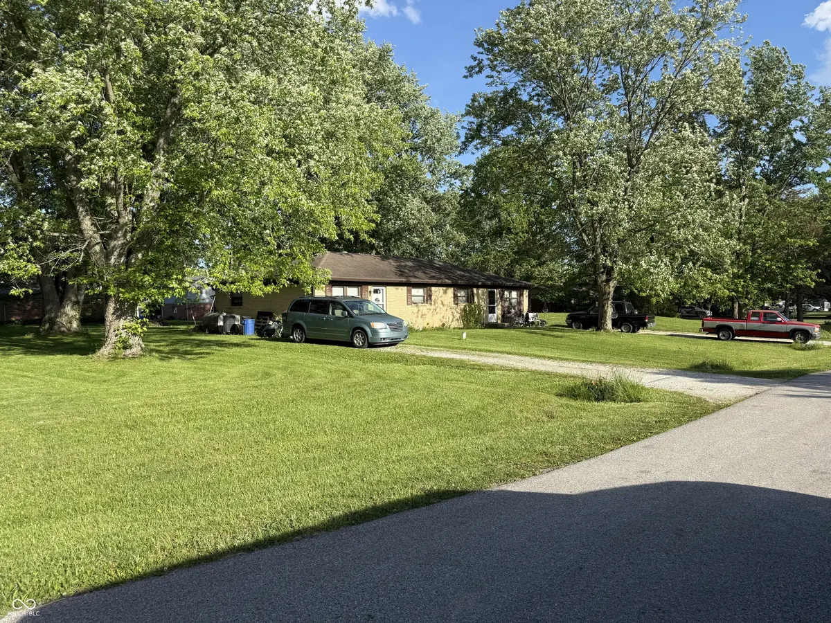 8191-8193 N Maple DR, Mooresville, IN 46158