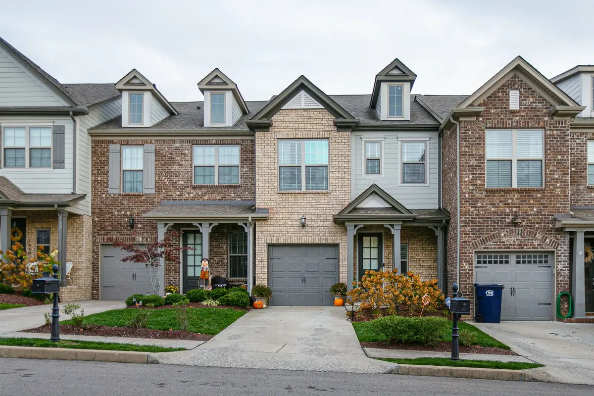1432 Channing Dr, Thompsons Station, TN 37179