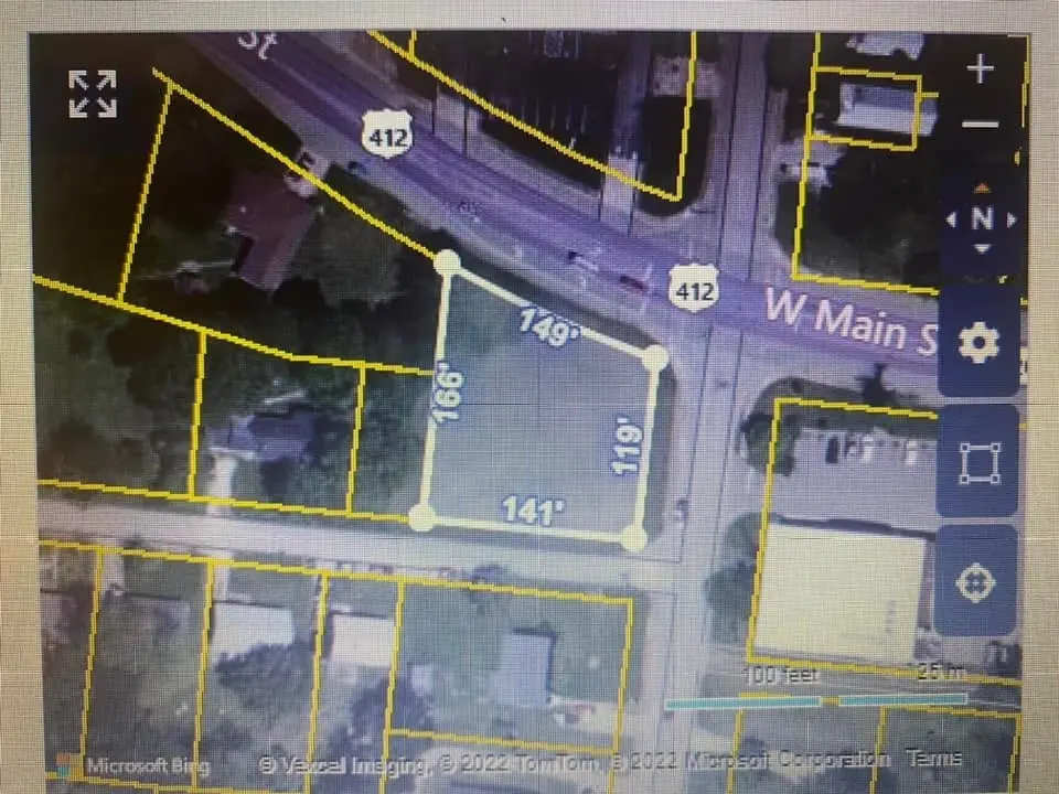 8 S Walnut St, Hohenwald, TN 38462