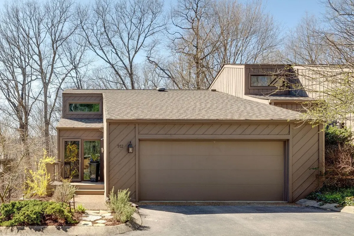912 Harpeth Trace Dr, Nashville, TN 37221