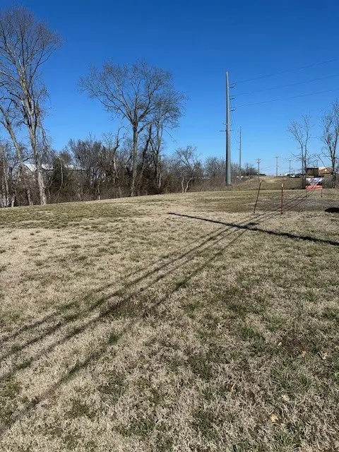 220 Rockland Rd, Hendersonville, TN 37075