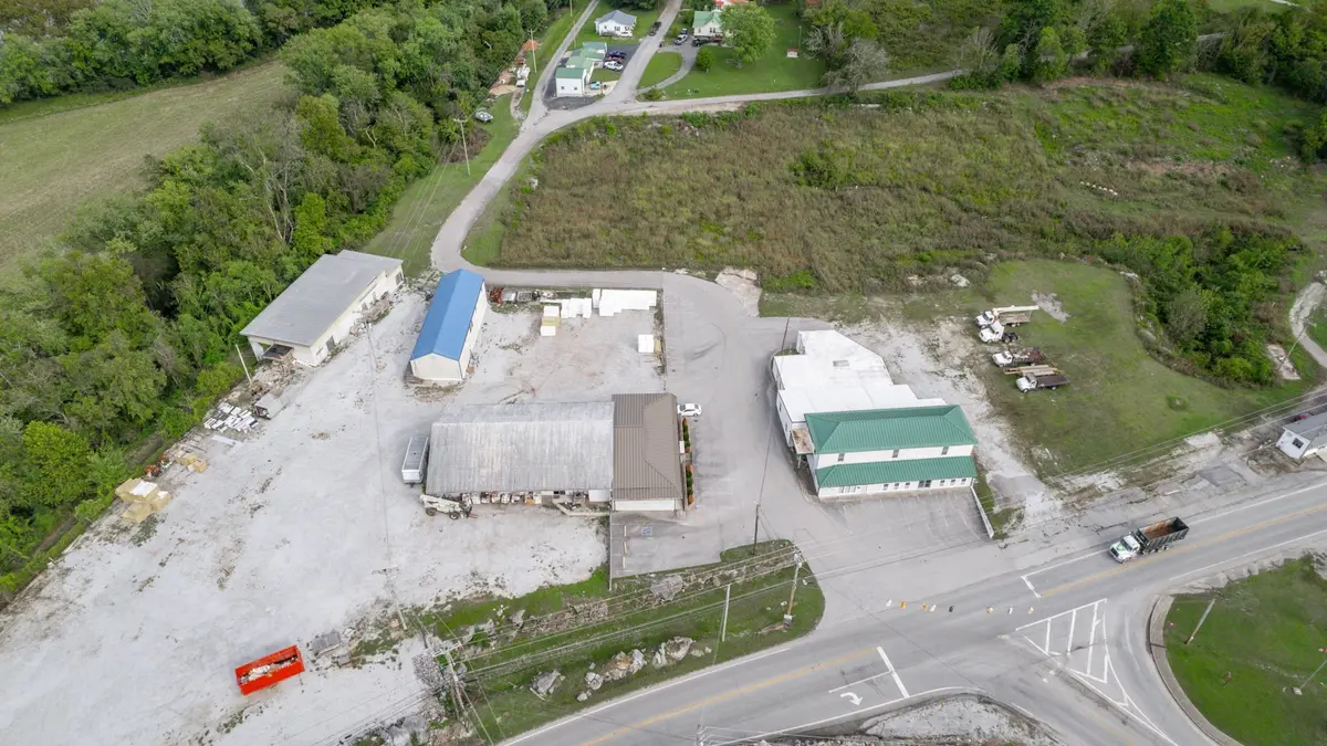 105 Hunter Ave, Carthage, TN 37030