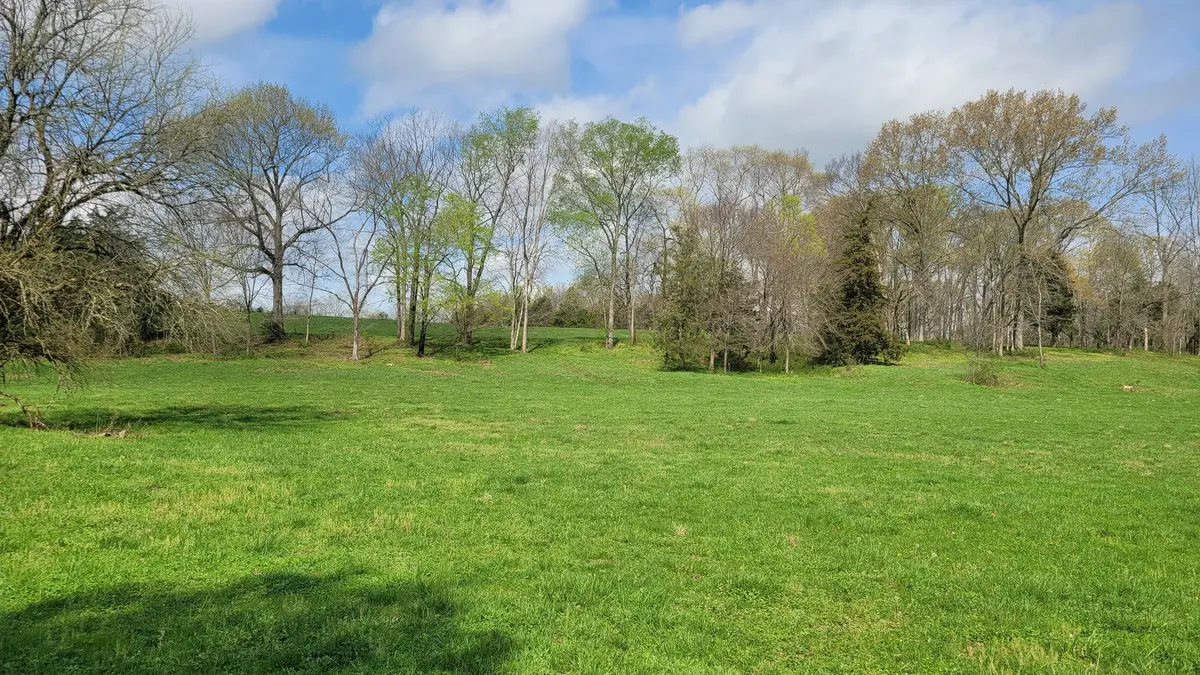 5 Pass Rd, Shelbyville, TN 37160