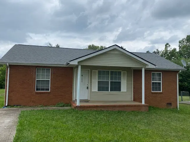 200 Hugh Hunter Rd, Oak Grove, KY 42262
