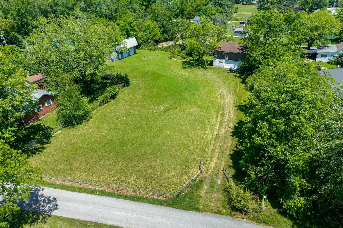 214 5th Ave #S, Baxter, TN 38544