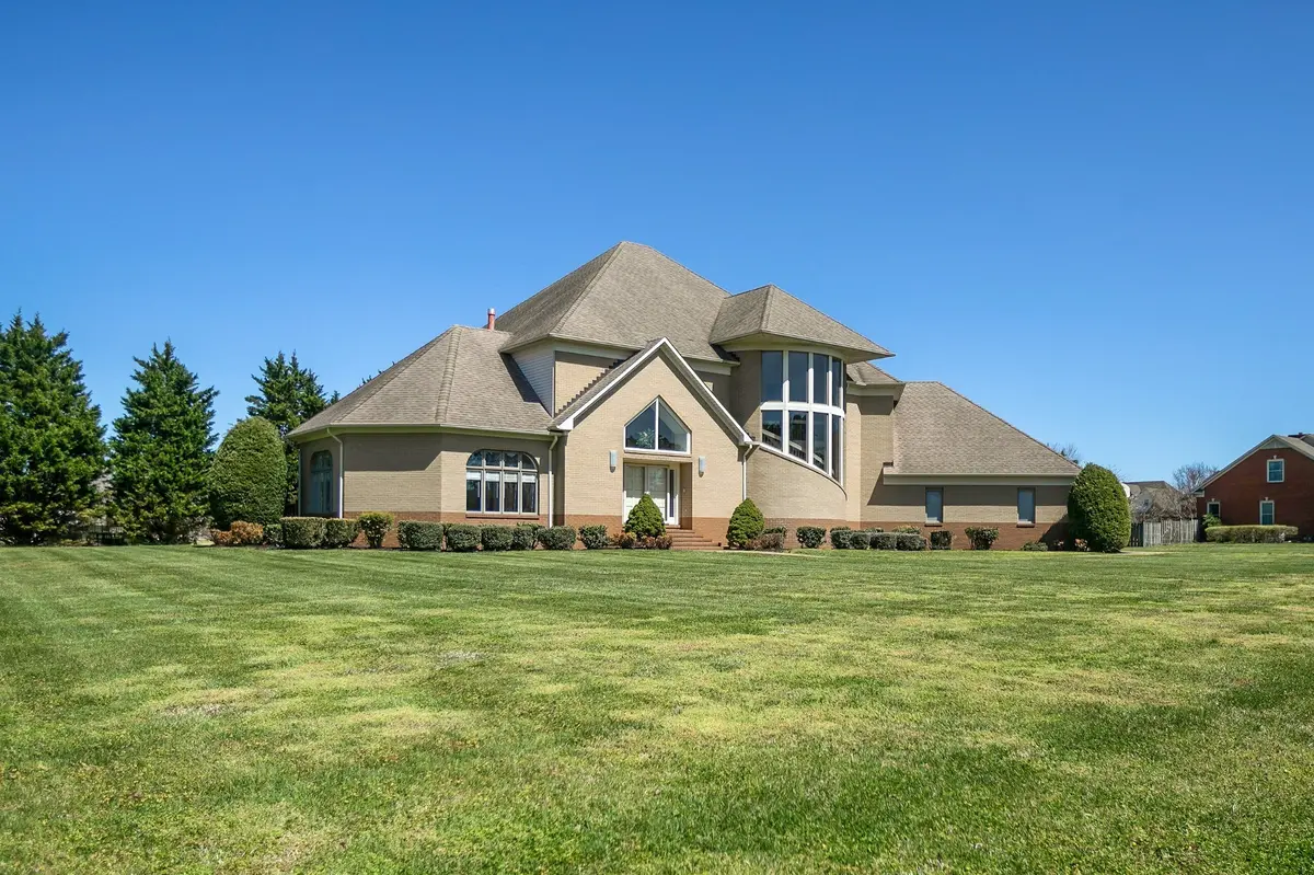 970 9th St, Lawrenceburg, TN 38464