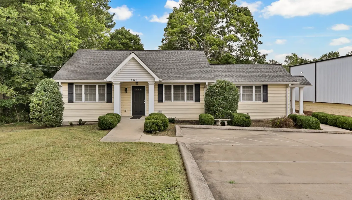 451 Rossview Rd, Clarksville, TN 37043