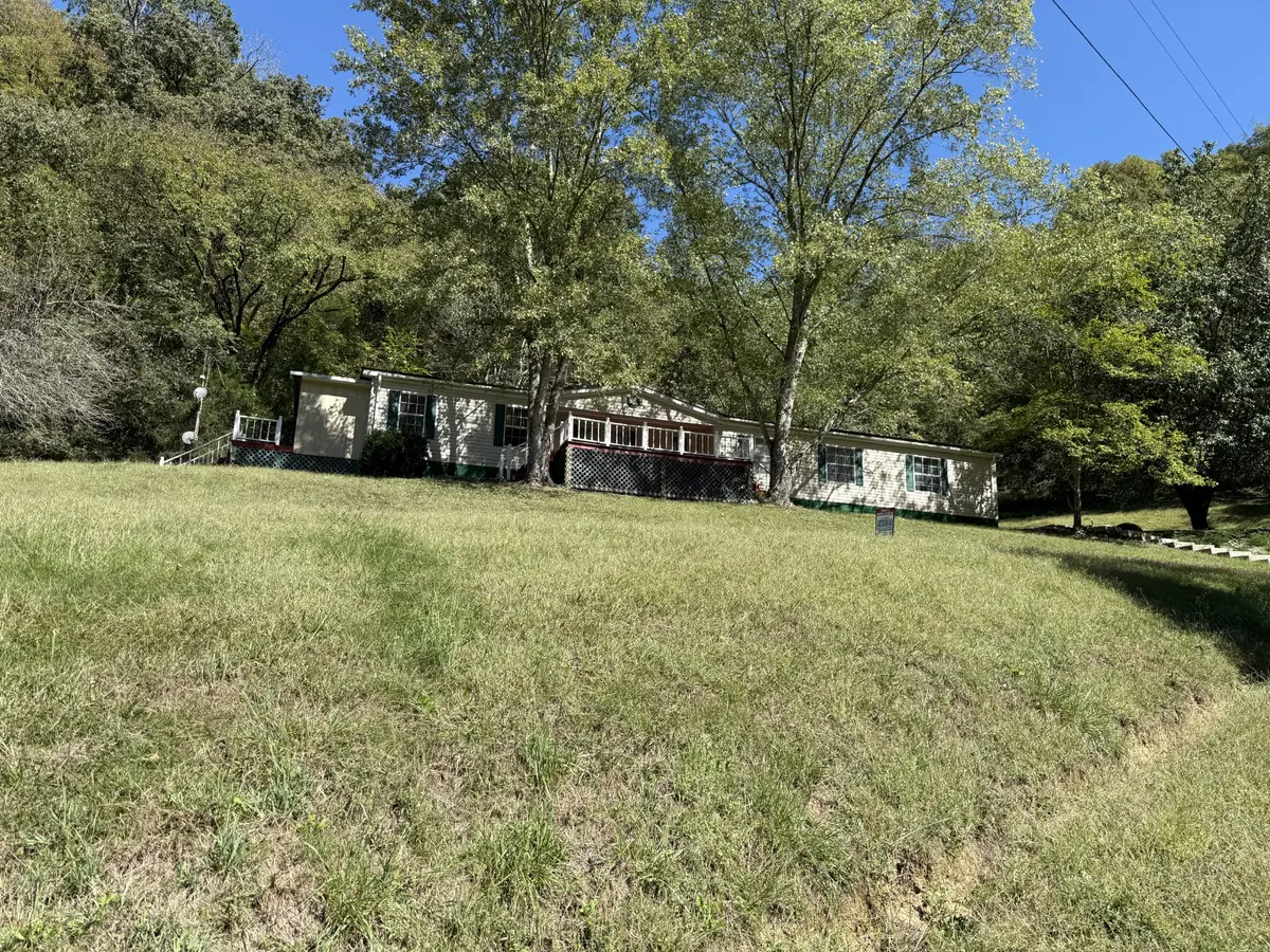 33 Nascar Ln, Pleasant Shade, TN 37145