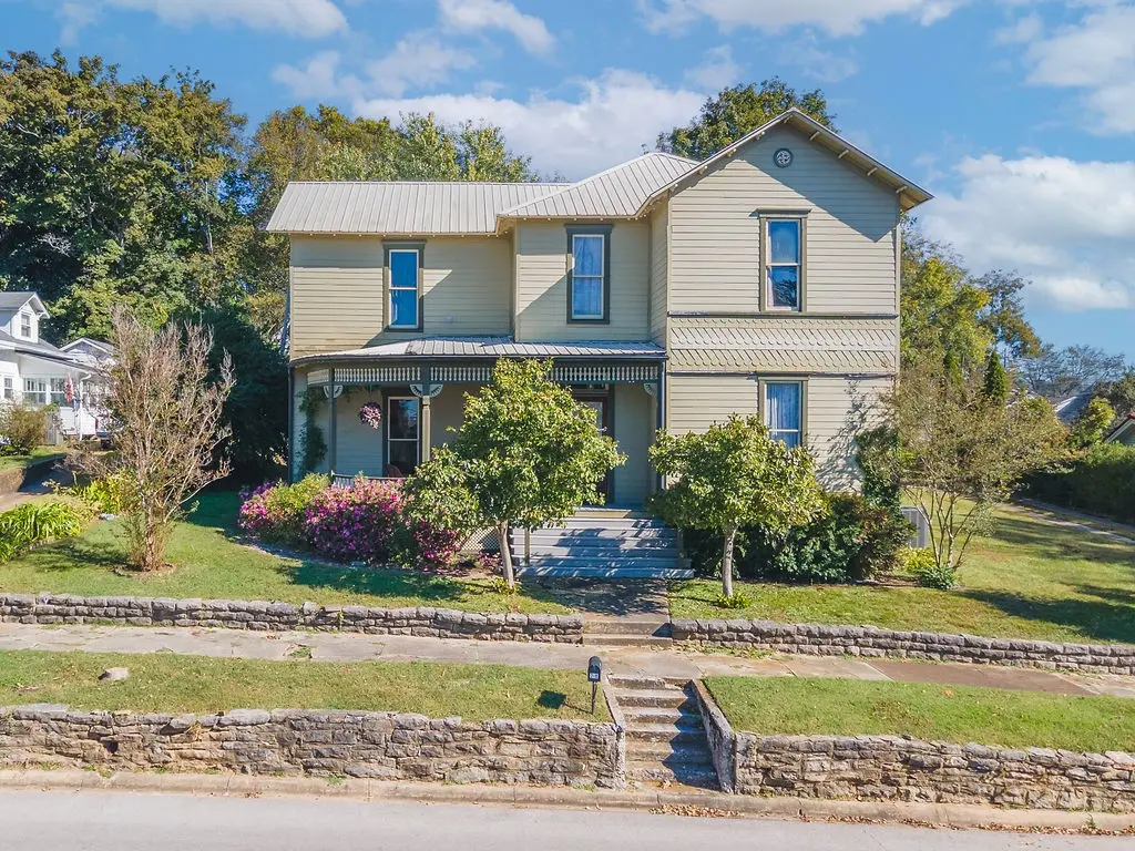 318 W Jefferson St, Pulaski, TN 38478