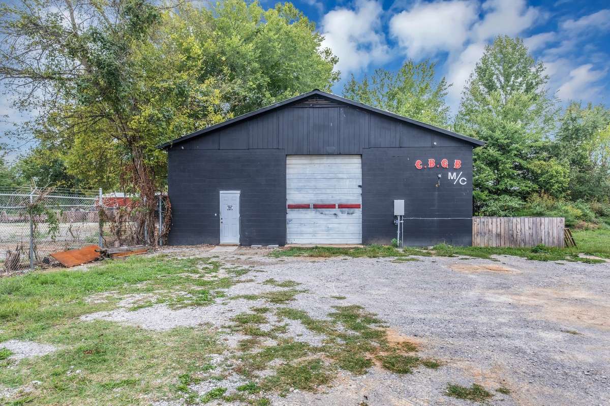 1409C Buffalo Rd, Lawrenceburg, TN 38464