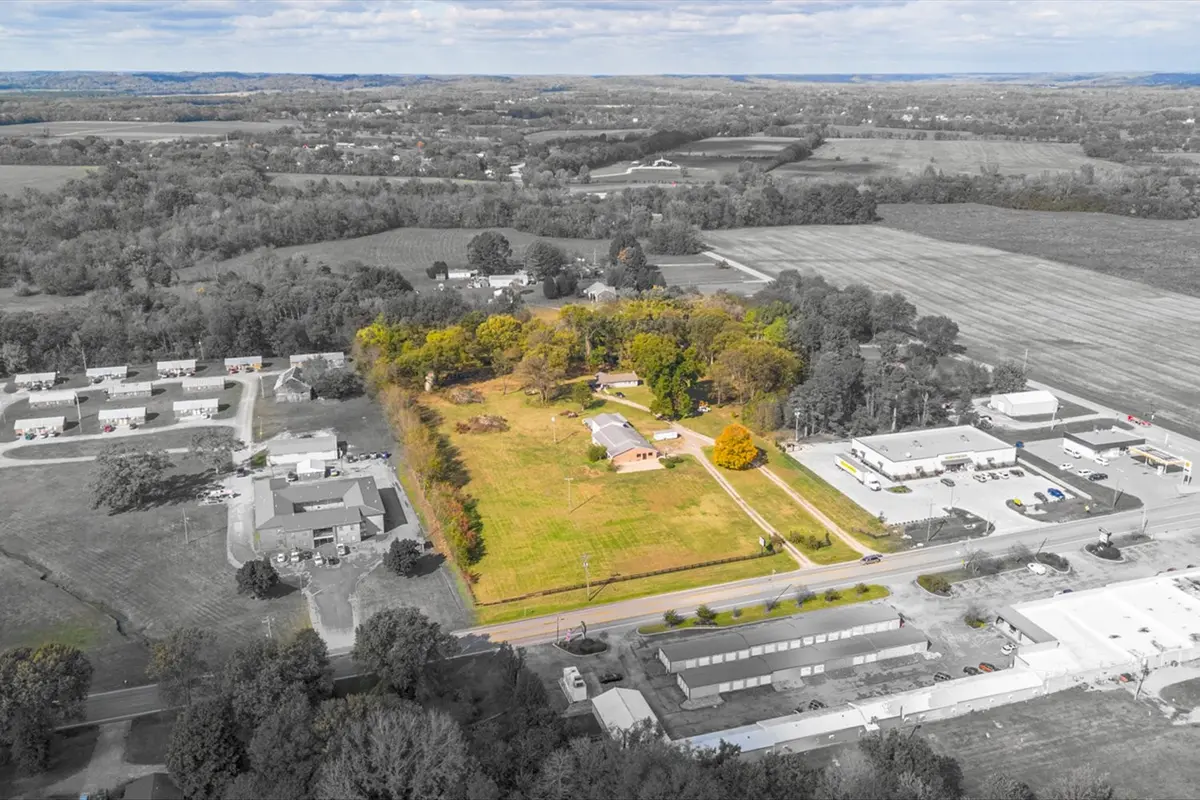 1725 N Main St, Columbia, TN 38401