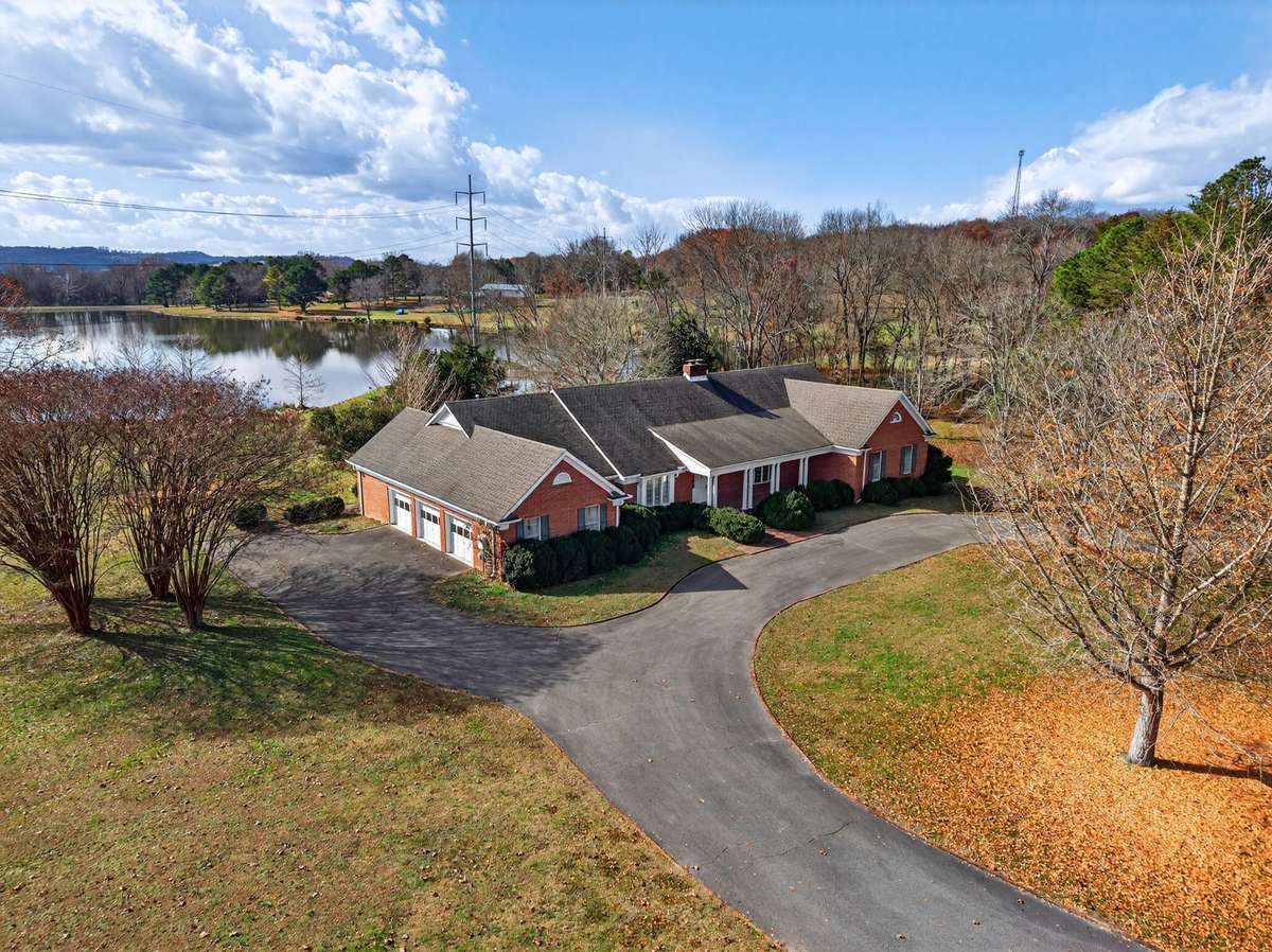 51 Timberlake Dr, Fayetteville, TN 37334