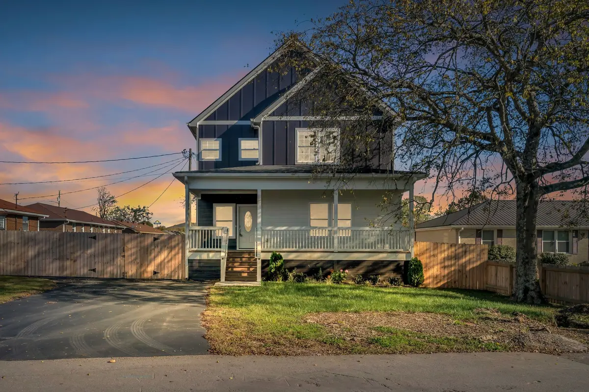 110 Ten Throw Dr, Lebanon, TN 37087