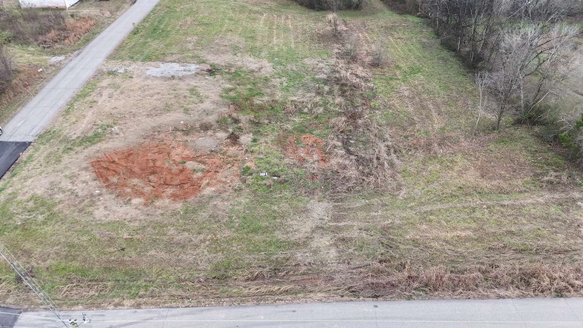 641 Mill St, Hollow Rock, TN 38342