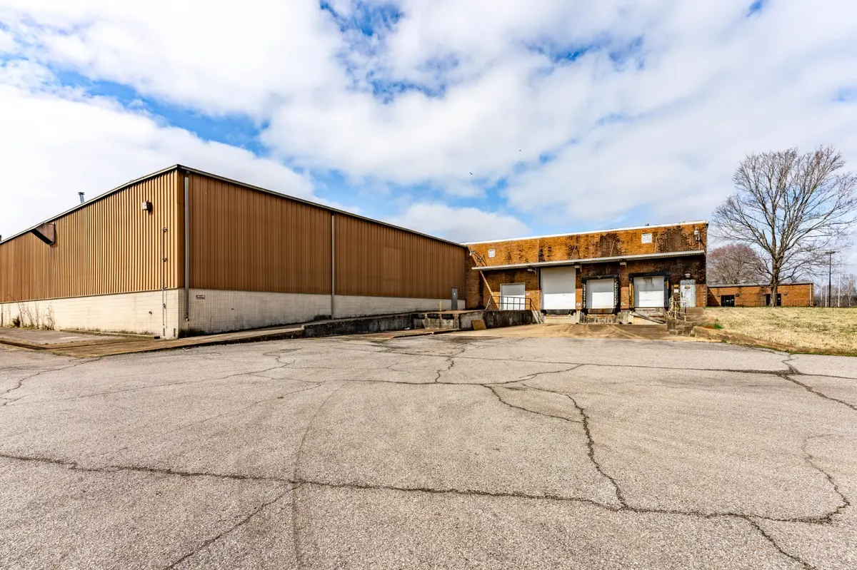 200 Universal Dr, Centerville, TN 37033
