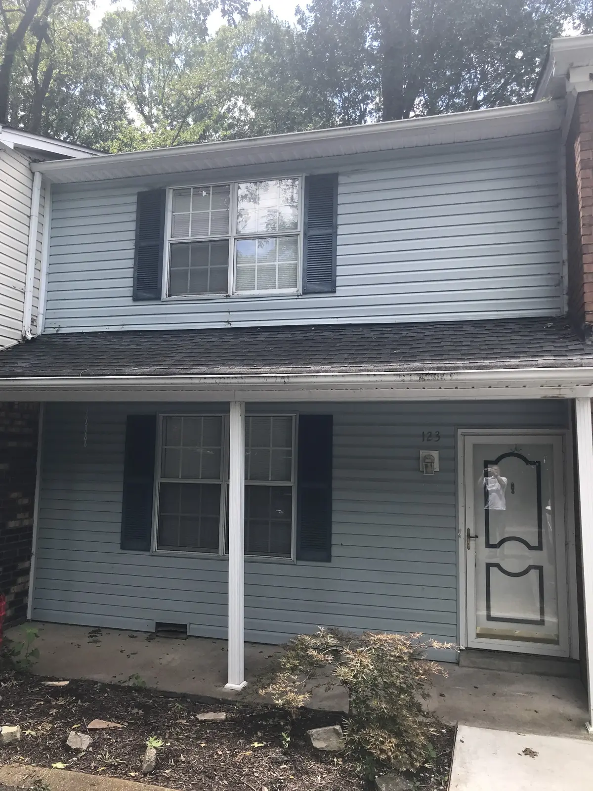 123 Five Oaks Dr, Nashville, TN 37217