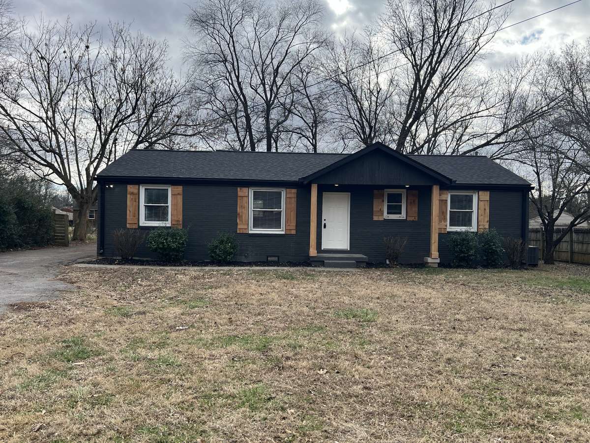 1906 Gardner Dr, Murfreesboro, TN 37130