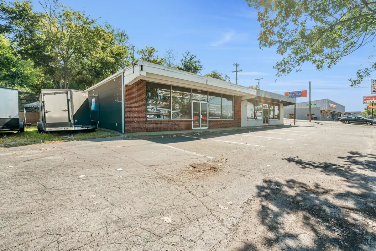 207 N Riverside Dr, Clarksville, TN 37040