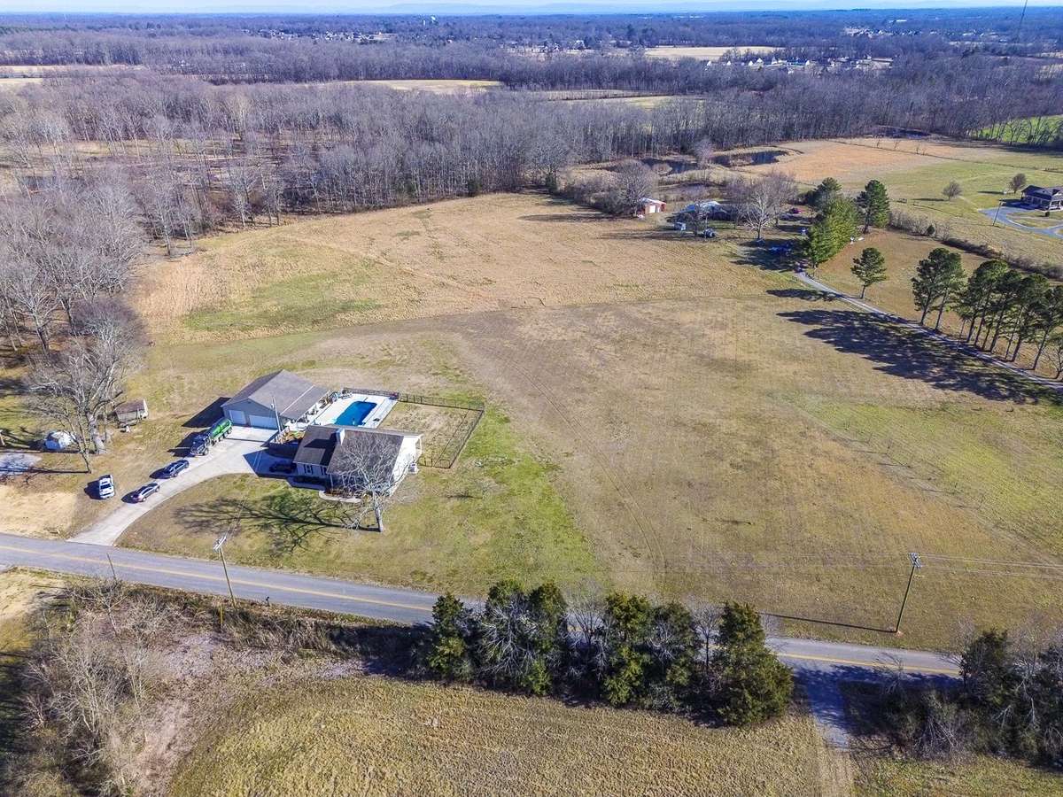 182 Old Camargo Rd, Fayetteville, TN 37334