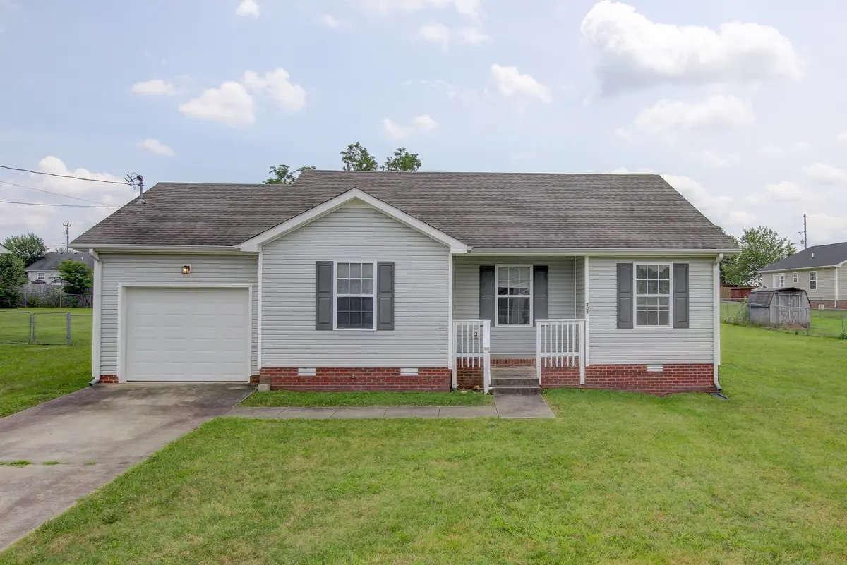 209 Ruf Dr, Oak Grove, KY 42262