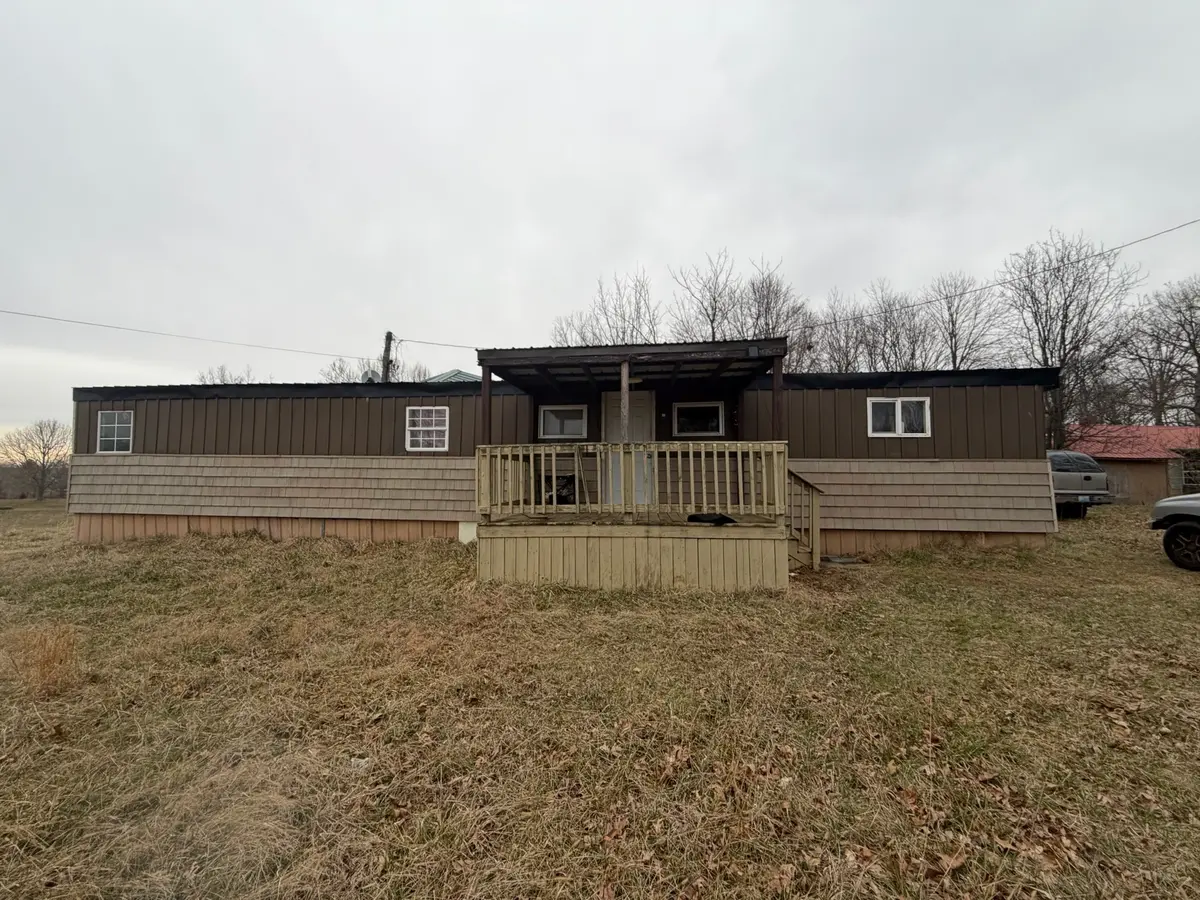 180 Lake Dr, Vine Grove, KY 40175