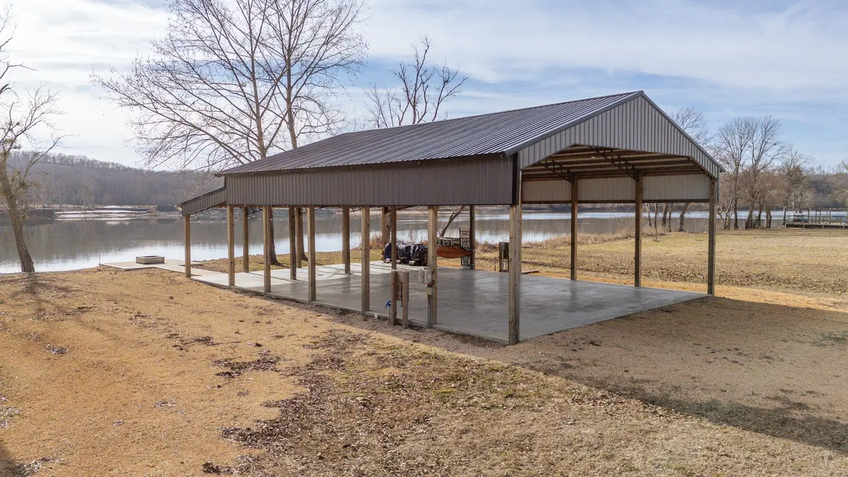 235 Hardin Bottom River Rd, Clifton, TN 38425