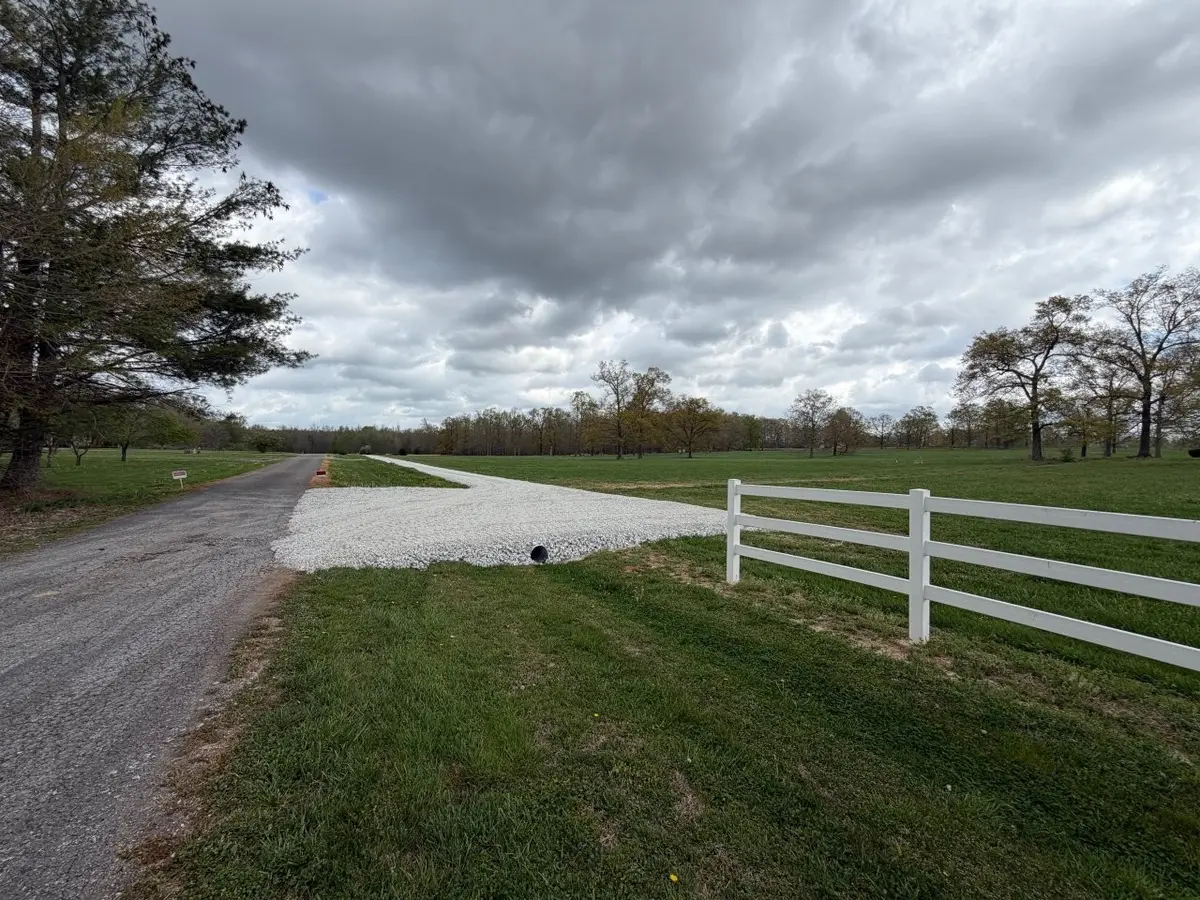 2 Ledford Mill Lane, Normandy, TN 37360