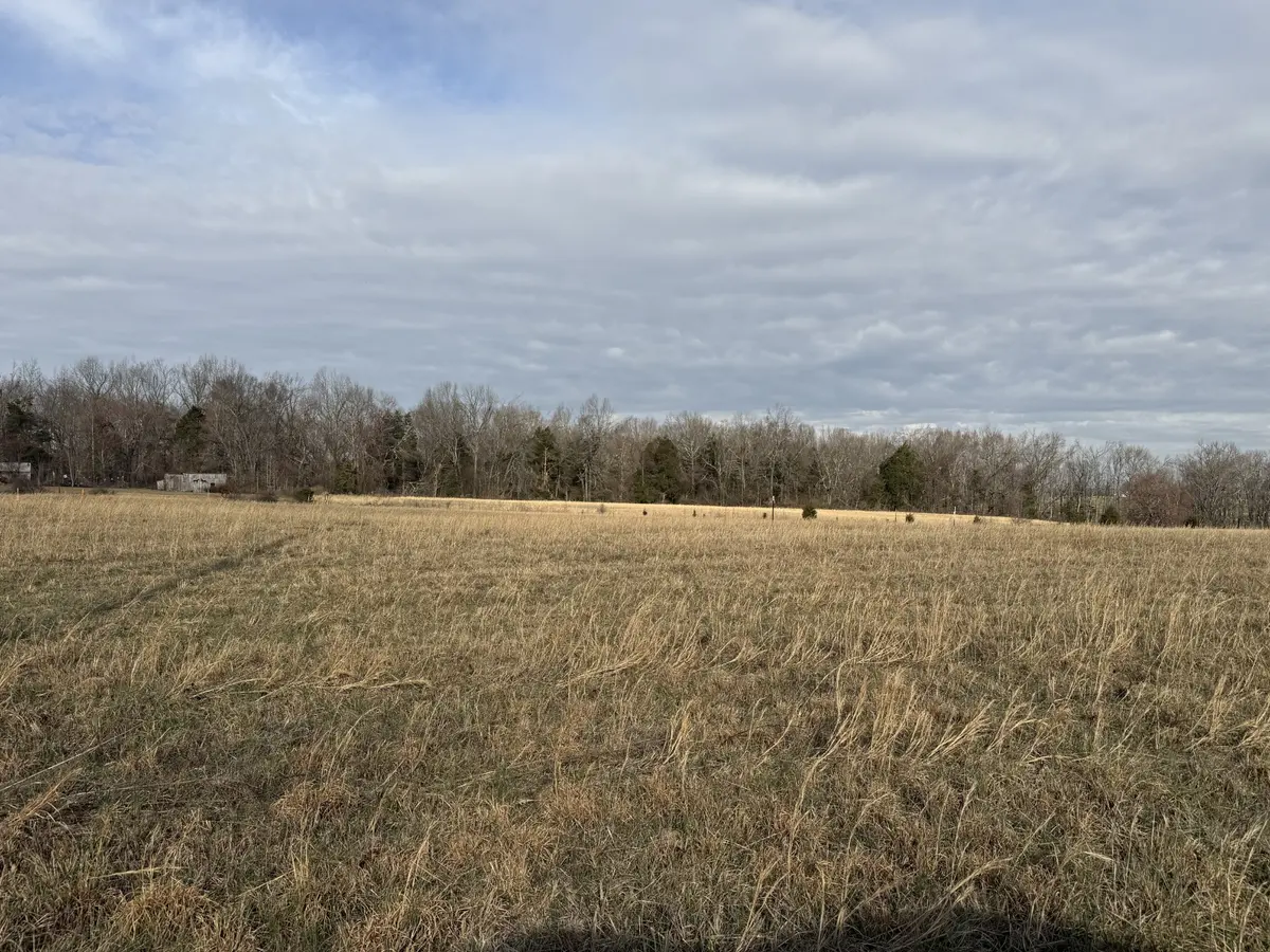 777 Mount Vernon Rd, Bethpage, TN 37022