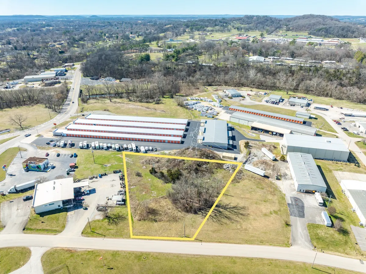 1 Tradewind Dr, Columbia, TN 38401