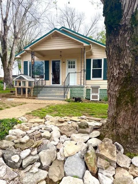 910 College St #W, Fayetteville, TN 37334