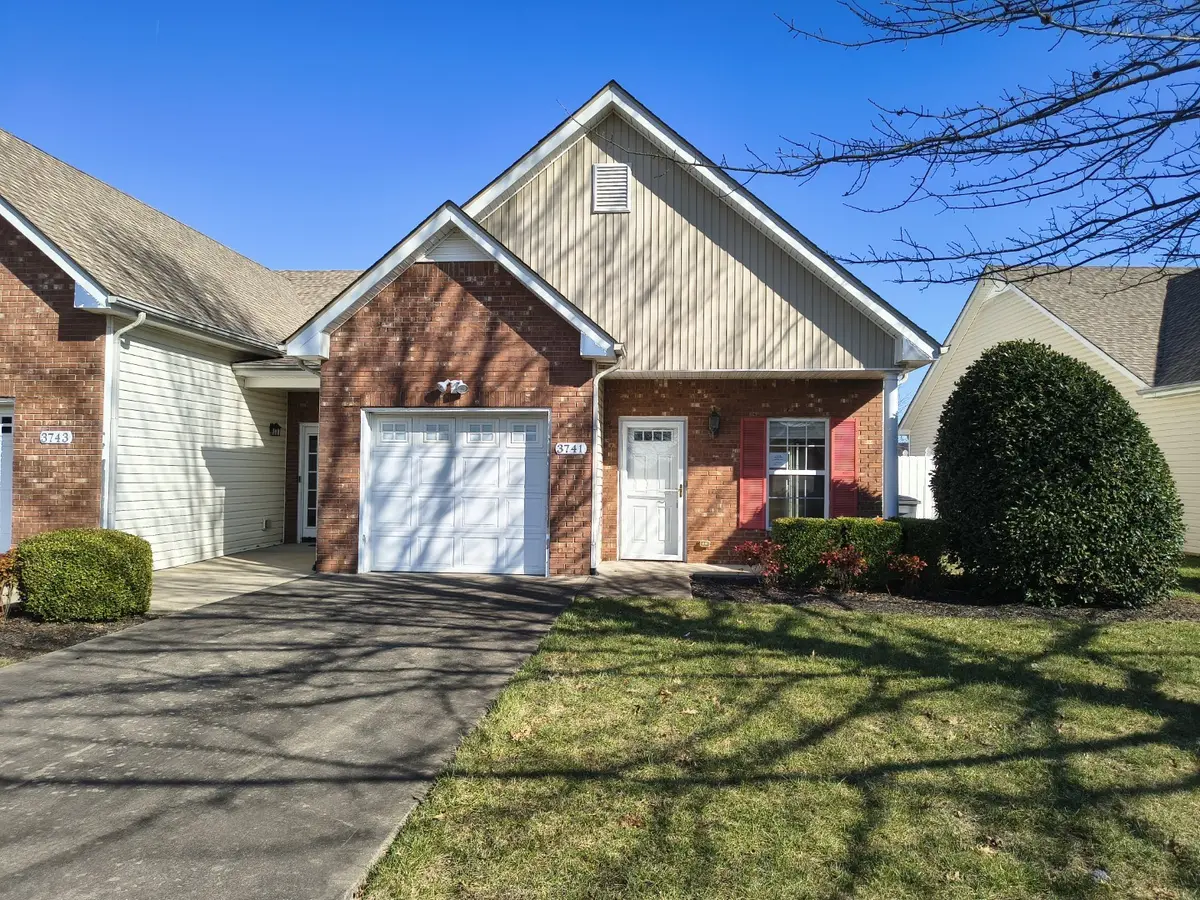 3741 Meadow Ridge Ln, Clarksville, TN 37040