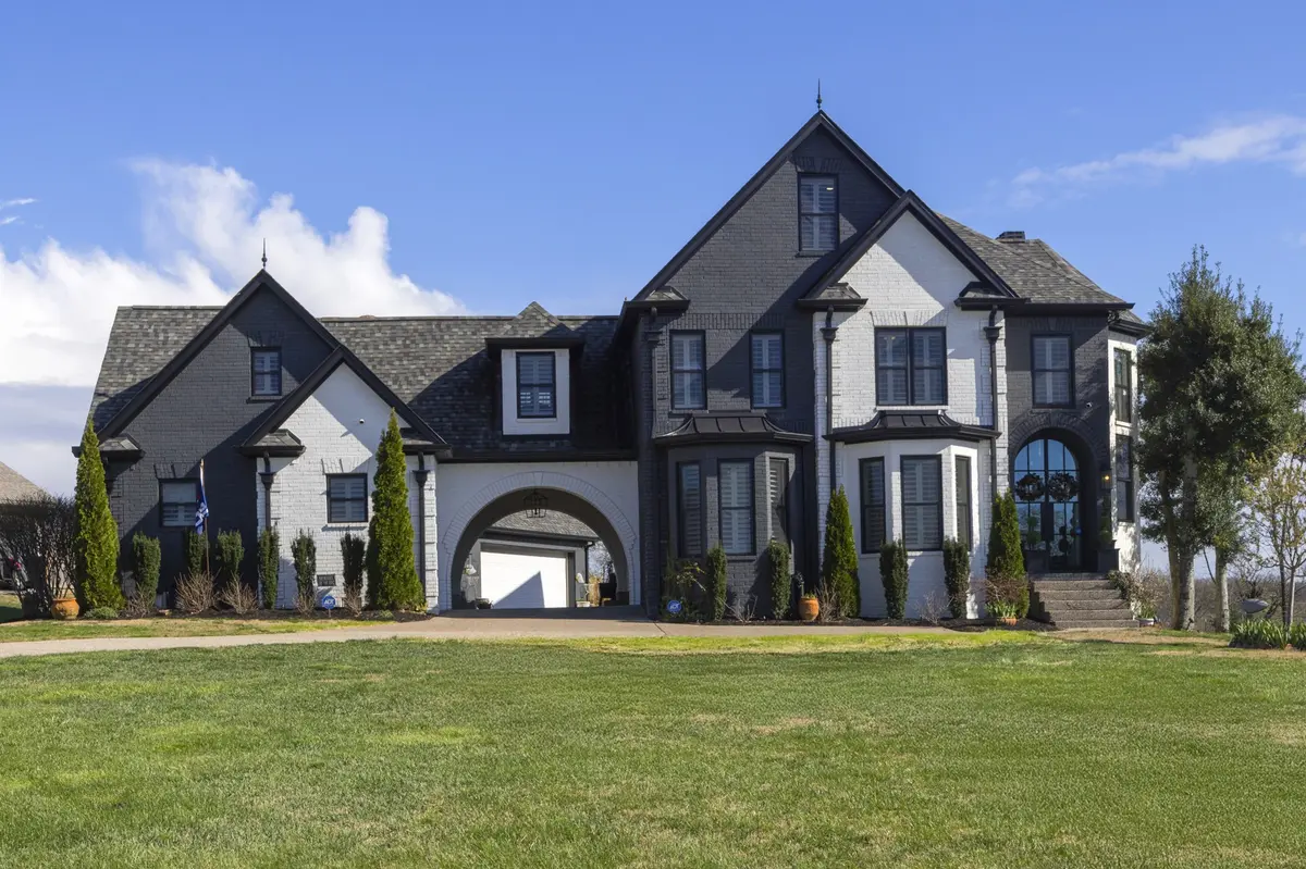 2011 Dorchester Dr, Lebanon, TN 37090
