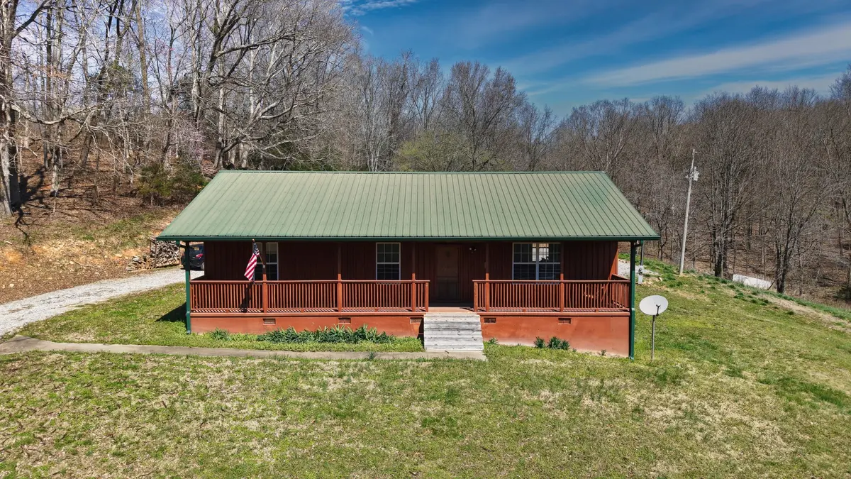 2300 Bear Creek Rd, Vanleer, TN 37181