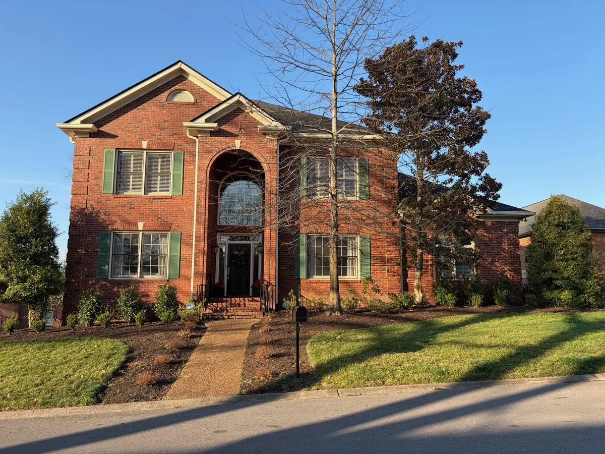 106 Hidden Pt, Hendersonville, TN 37075