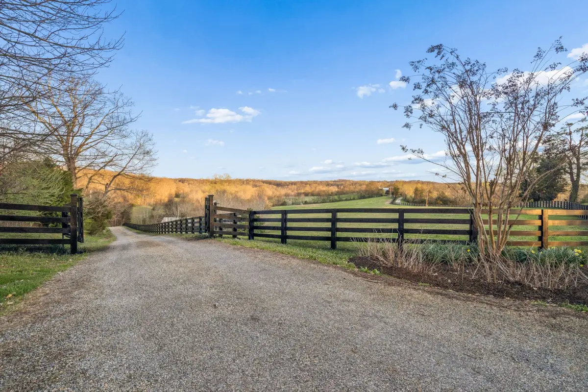 697 Johnson Branch Rd, Williamsport, TN 38487