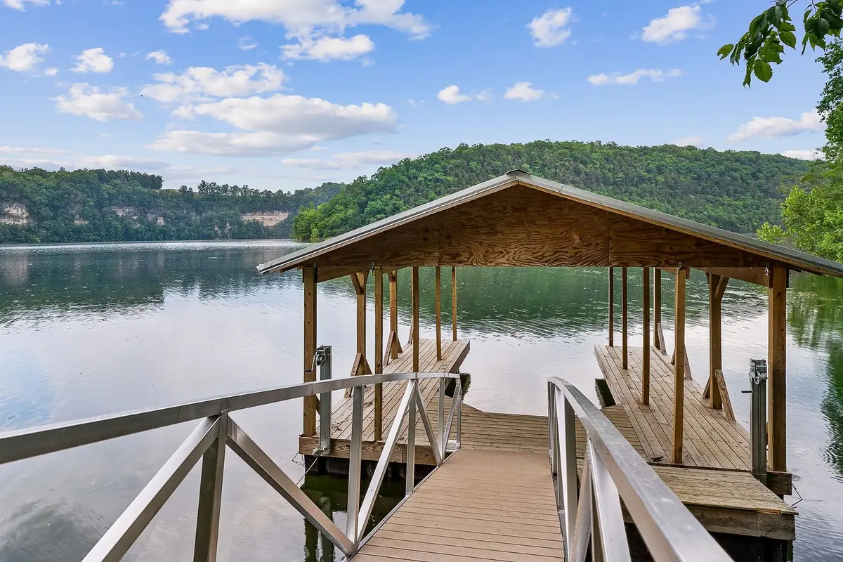 19 Summer Breeze Dr, Smithville, TN 37166